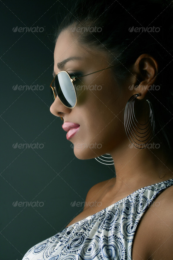 Fashionable woman with sunglasses
