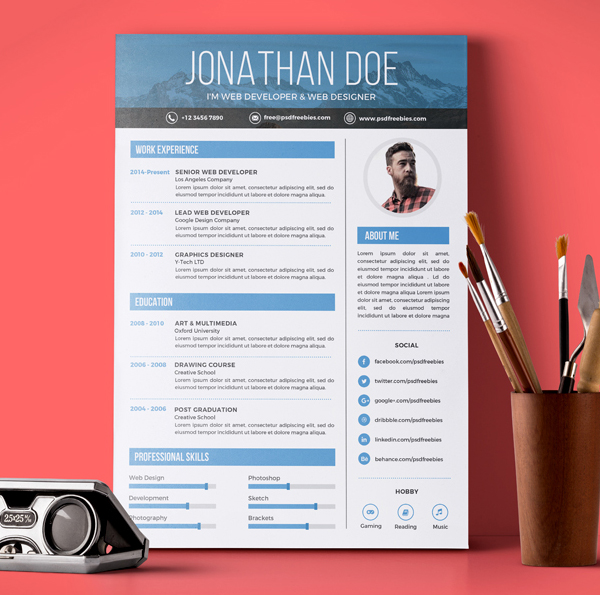 Free Creative Graphic Designer Resume PSD Template