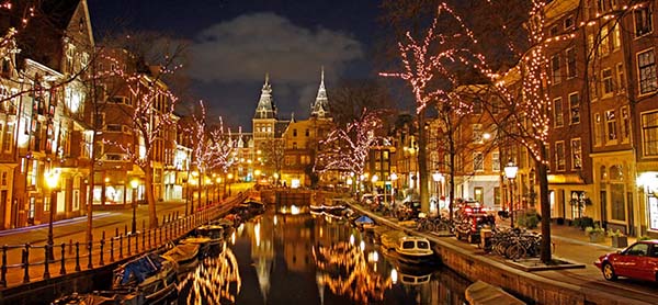Christmas in World's Most Beautiful Cities - 13