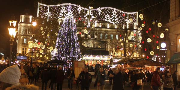 Christmas in World's Most Beautiful Cities - 33