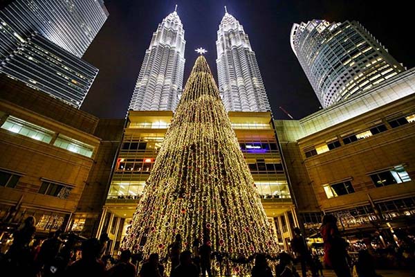 Christmas in World's Most Beautiful Cities - 39