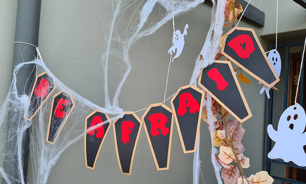 Complete project of Halloween bunting sign
