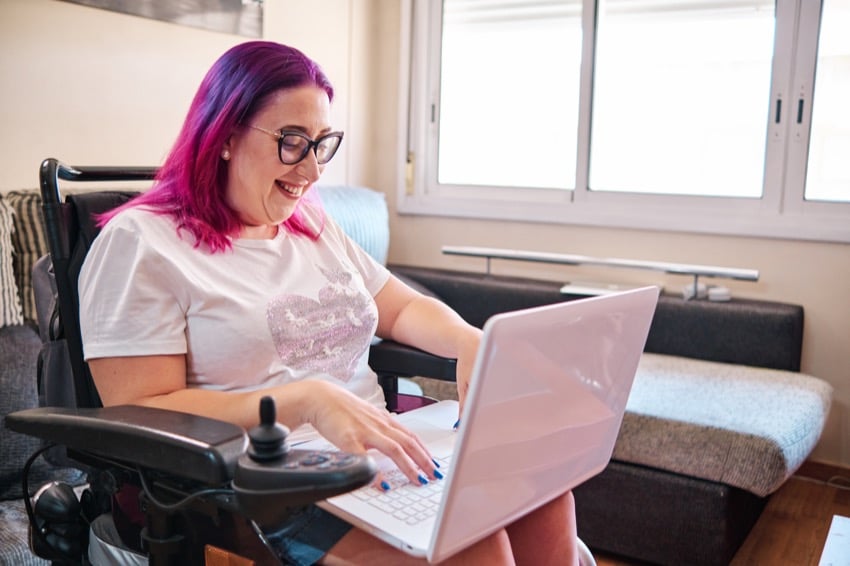 woman disability using computer