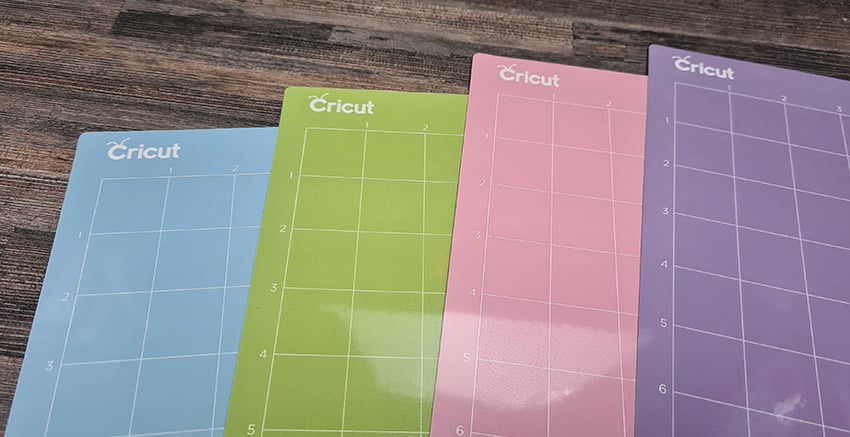 Four different mat colours for different grip strength
