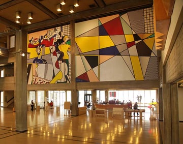 Mural with halftone pattern by Roy Lichtenstein created fr the Tel Aviv Museum of Art.