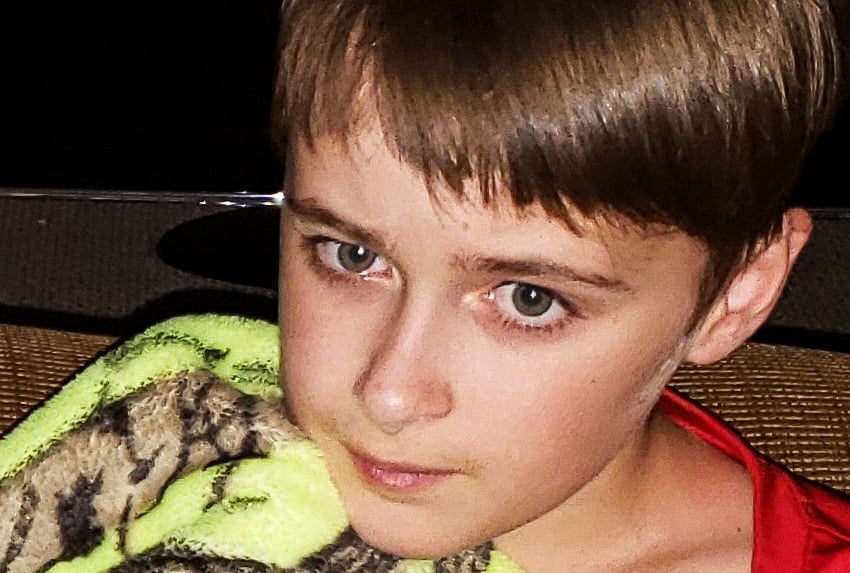 remove red eye in photoshop